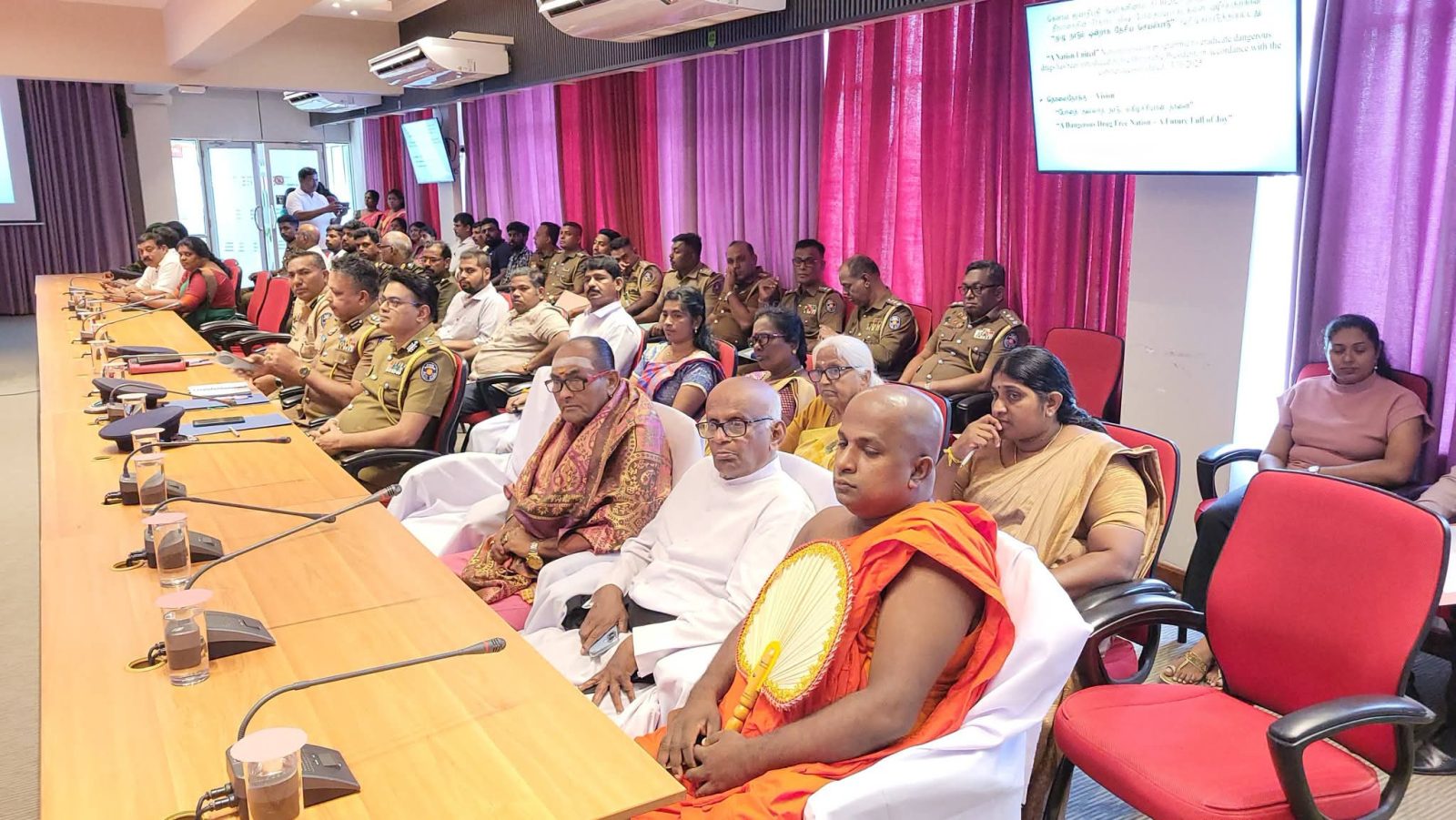 விஷ போதைப்பொருளை முற்றாக ஒழிப்பதற்கான தேசிய வேலைத்திட்டம்: கிளிநொச்சியில் பிரதியமைச்சர் சுனில் வட்டகல தலைமையில் விசேட கலந்துரையாடல்